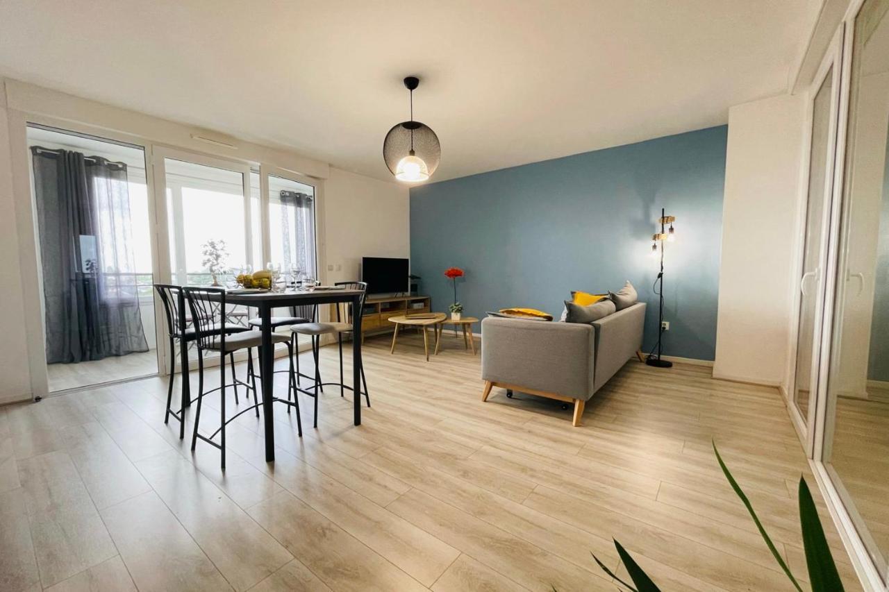 Bright Apartment In A New Building With Garage Тур Екстер'єр фото