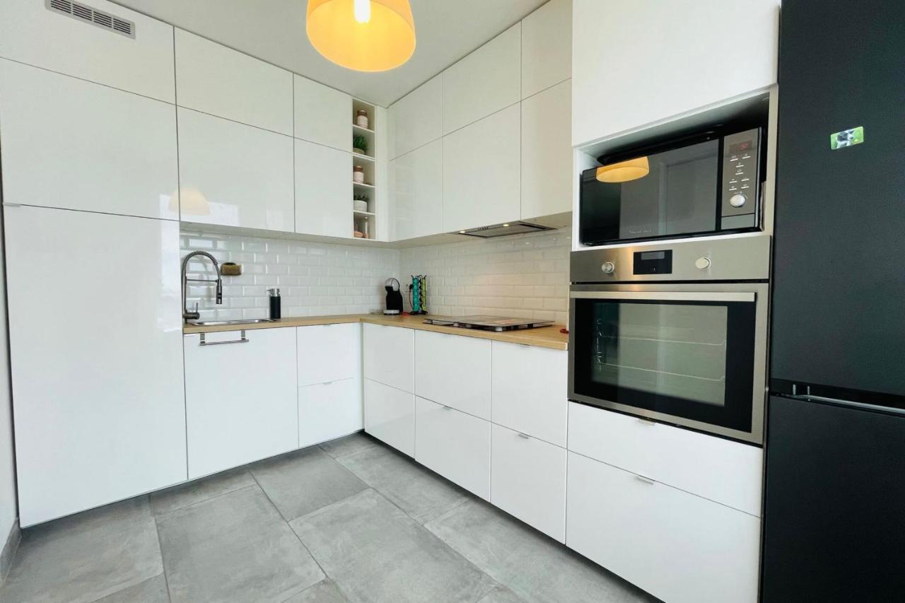 Bright Apartment In A New Building With Garage Тур Екстер'єр фото